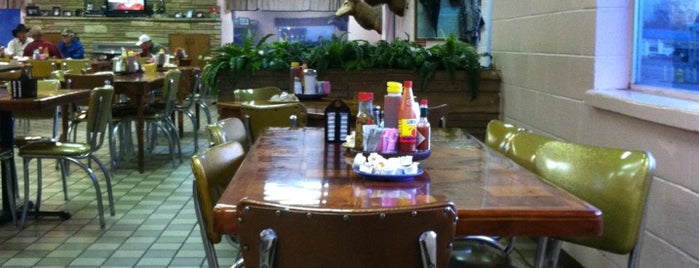 Neal's Cafe is one of Lugares favoritos de Justin.