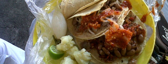 Tacos De Guisado Los Chapulines is one of Kabukiさんの保存済みスポット.