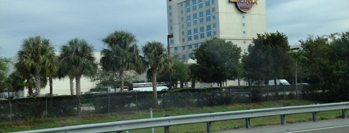 Florida's Turnpike & Stirling Road is one of Floydie'nin Beğendiği Mekanlar.