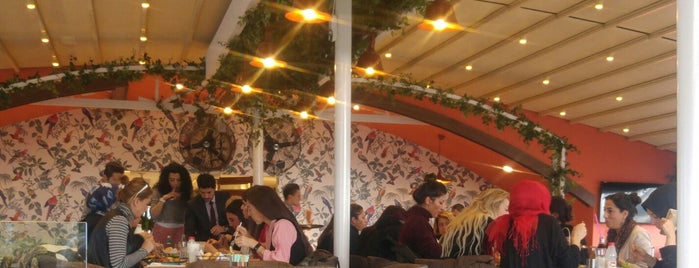 Ganache Patisserie & Cafe is one of Lugares favoritos de Mustafa.