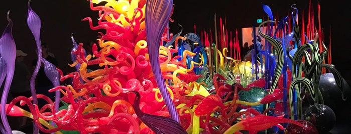 Chihuly Garden and Glass is one of Queen 님이 저장한 장소.