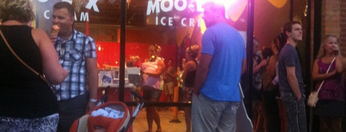 Moo-Lix Ice Cream is one of Lugares favoritos de Dan.