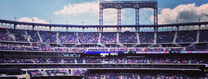 Coca Cola Porch at Citi Field is one of Tempat yang Disukai Stuart.