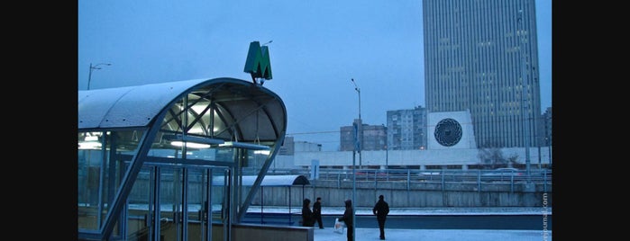 Зупинка «Станція метро «Деміївська» is one of Київ.