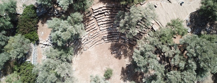 Kleopatra Adası Agora Tiyatrosu is one of Lugares favoritos de İzzet.