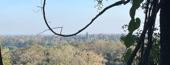 Phnom Bakheng is one of Orte, die Robert gefallen.