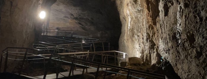 Cueva y ermita de San Bernabé is one of Guernika (Bizcaya) - Incinillas (Burgos).