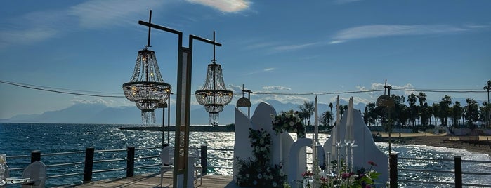 Fosforlu Beach & Restaurant is one of ANTALYA PİLAJLARI.