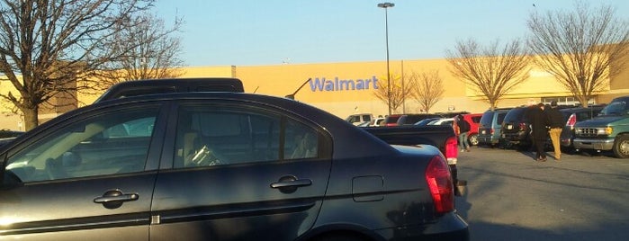 Walmart Supercenter is one of สถานที่ที่ Richard ถูกใจ.