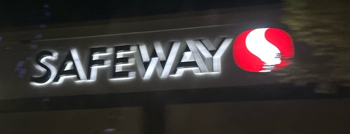 Safeway is one of Locais curtidos por Vincent.