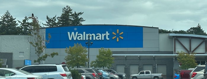 Walmart Supercenter is one of Lieux qui ont plu à Chelsea.