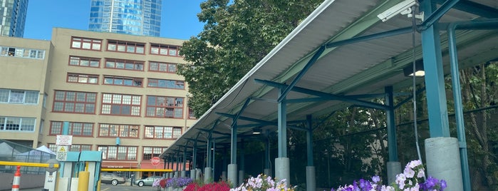 Public Market Parking Garage is one of Lieux qui ont plu à Enrique.