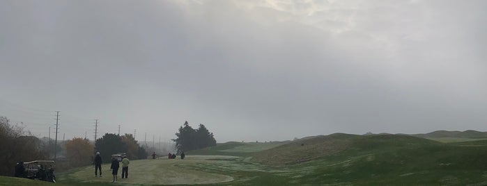 BraeBen Golf Course is one of Lugares favoritos de Meghan.