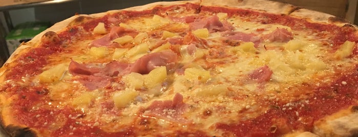 La Pizza is one of pineapple perks.