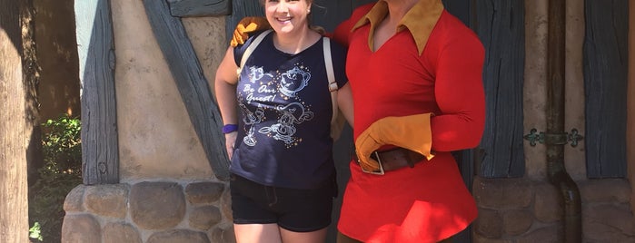 Gaston's Meet & Greet is one of Lugares favoritos de Lucy.