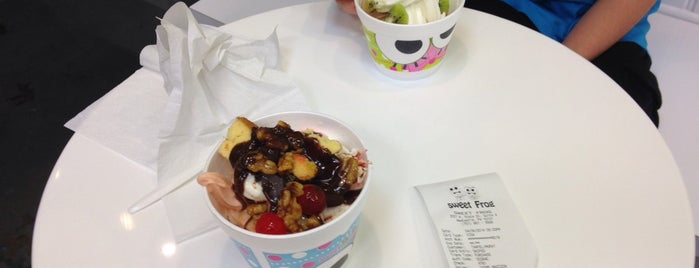 sweetFrog is one of Joannaさんのお気に入りスポット.