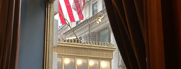 The St. Regis New York is one of Lugares guardados de Pete.