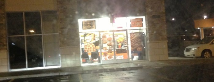 Little Caesars Pizza is one of Chelle's spots.
