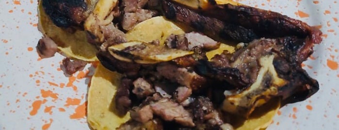Tacos Pampas is one of Lugares favoritos de Julio.