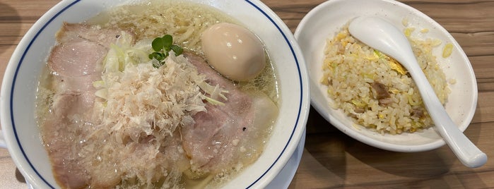 らーめん鱗 西中島店 is one of 関西の美味しいラーメン.