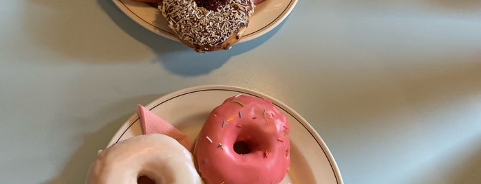 All Day Donuts is one of Posti che sono piaciuti a Carla.