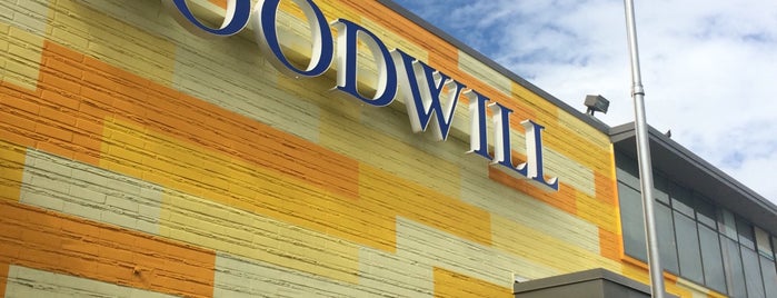 Goodwill Donation Station is one of Posti che sono piaciuti a Shrub.