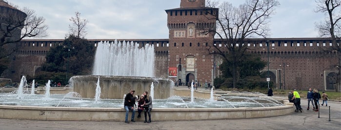 Fontana di Piazza Napoli is one of Lette.