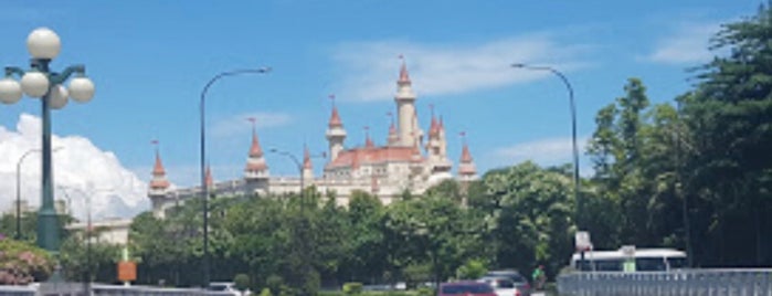 Sentosa Gateway is one of Singapore 2018.