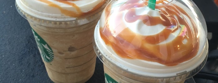 Starbucks is one of 'Özlemさんのお気に入りスポット.