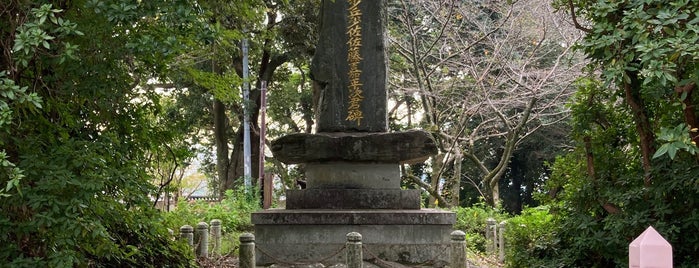 歩兵少佐佐藤嘉兵次君碑 is one of 大村公園.