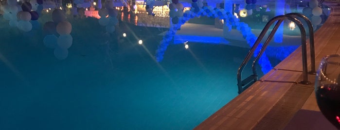 Marmara Pool is one of Lugares favoritos de Muhammed.