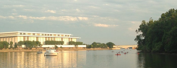 Odyssey Cruises is one of Lugares guardados de Raz.