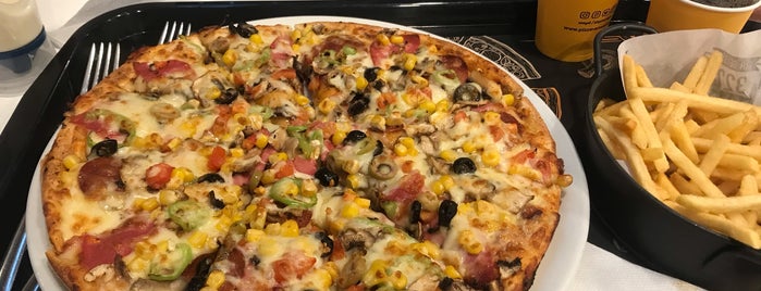 Pizza Venezzia is one of Posti che sono piaciuti a Gunes.