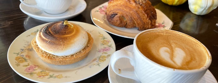 Fleur Bake Shop is one of Alikaさんのお気に入りスポット.