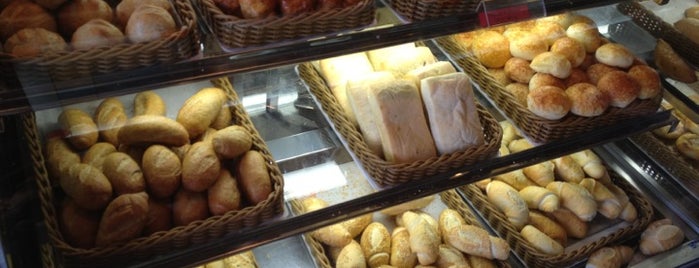 Golden Bread is one of Lugares favoritos de Bruno.
