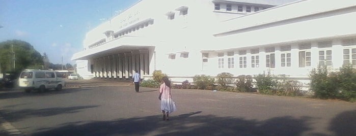 Anuradhapura Railway Station is one of Lugares favoritos de Wendy.