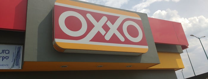 OXXO is one of Locais curtidos por Antonio.