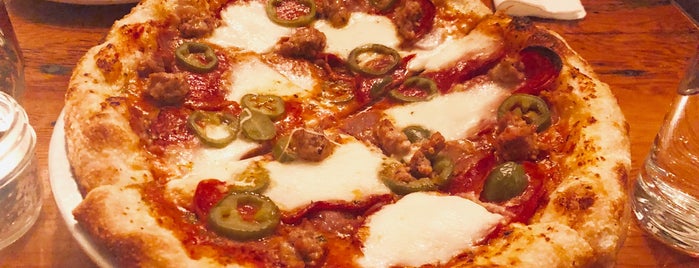 Pizza Carano is one of สถานที่ที่ Nadine ถูกใจ.