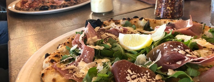 Famoso Neapolitan Pizzeria is one of Posti che sono piaciuti a Patrick.