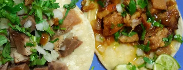 Taqueria El Vaporcito is one of Locais curtidos por Doug.