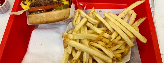 In-N-Out Burger is one of Paseo tucson 2016.