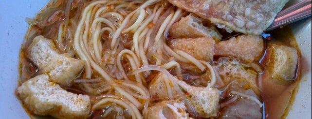 Es jangkung dan bakso Dullah is one of Recommended food in pekalongan.