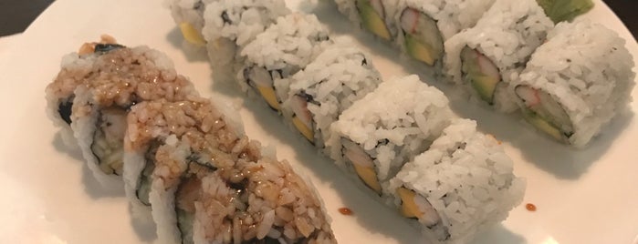 Ginza Sushi is one of สถานที่ที่ Caroline 🍀💫🦄💫🍀 ถูกใจ.