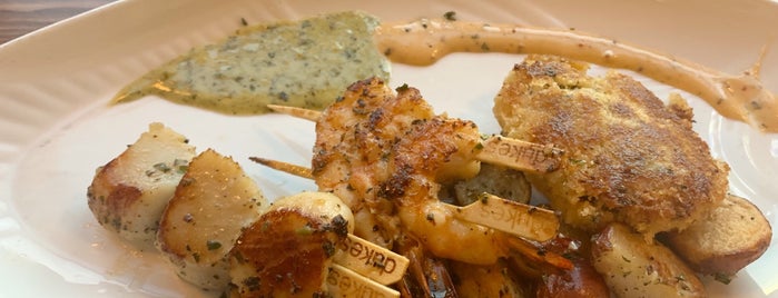 Duke's Seafood Bellevue is one of Tempat yang Disukai Foodtraveler_theworld.
