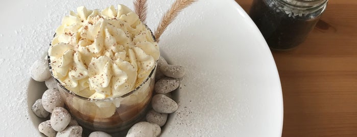 Yours Dessert Bar is one of Posti che sono piaciuti a Foodtraveler_theworld.