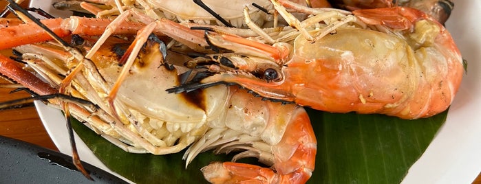 Chomview Seafood is one of Tempat yang Disukai Foodtraveler_theworld.