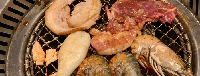 Tenjo Sushi & Yakiniku Premium Buffet is one of Posti che sono piaciuti a Huang.