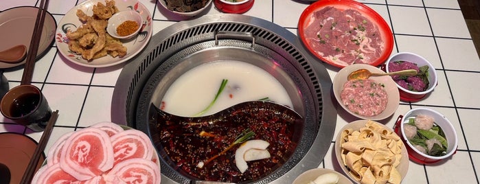 Lin Hotpot is one of Tempat yang Disukai Foodtraveler_theworld.