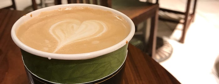 Honolulu Coffee Company is one of Huang : понравившиеся места.