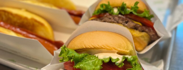 Shake Shack is one of Lieux qui ont plu à Foodtraveler_theworld.